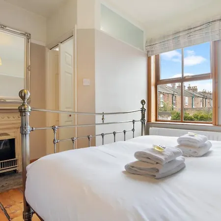 Pass The Keys 72 Lawrence Street Beautiful, Rustic 3-bed In York