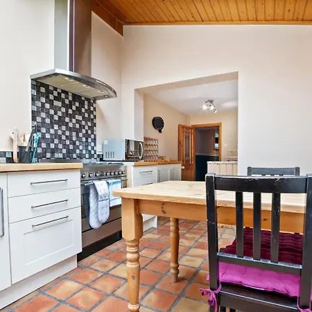 Nyaraló Pass The Keys 72 Lawrence Street Beautiful, Rustic 3-bed In