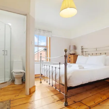Nyaraló Pass The Keys 72 Lawrence Street Beautiful, Rustic 3-bed In *