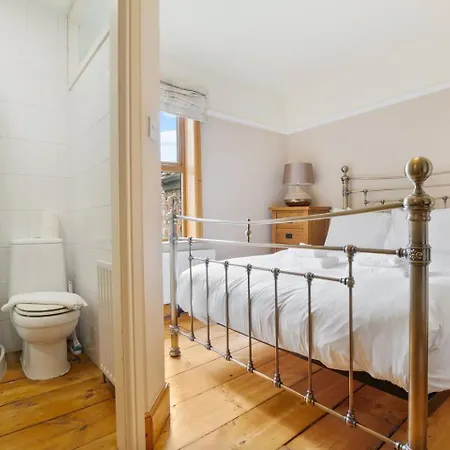 Nyaraló Pass The Keys 72 Lawrence Street Beautiful, Rustic 3-bed In York