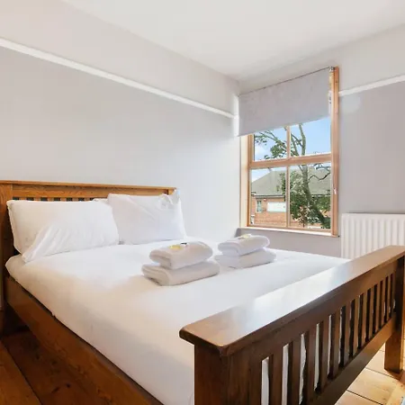 Pass The Keys 72 Lawrence Street Beautiful, Rustic 3-bed In