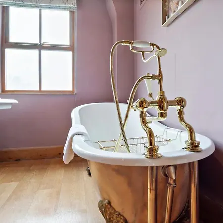 Pass The Keys 72 Lawrence Street Beautiful, Rustic 3-bed In