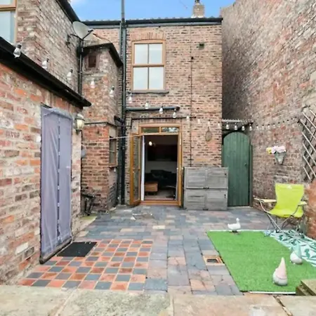 Pass The Keys 72 Lawrence Street Beautiful, Rustic 3-bed In York