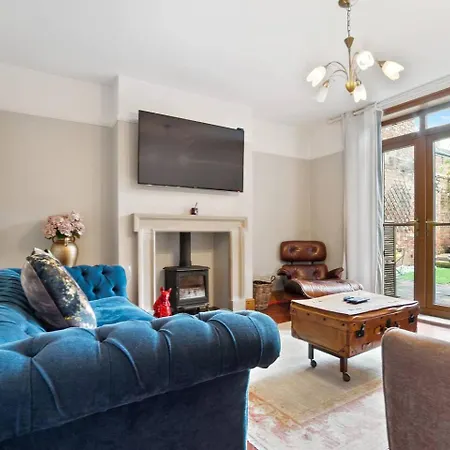 Pass The Keys 72 Lawrence Street Beautiful, Rustic 3-bed In يورك